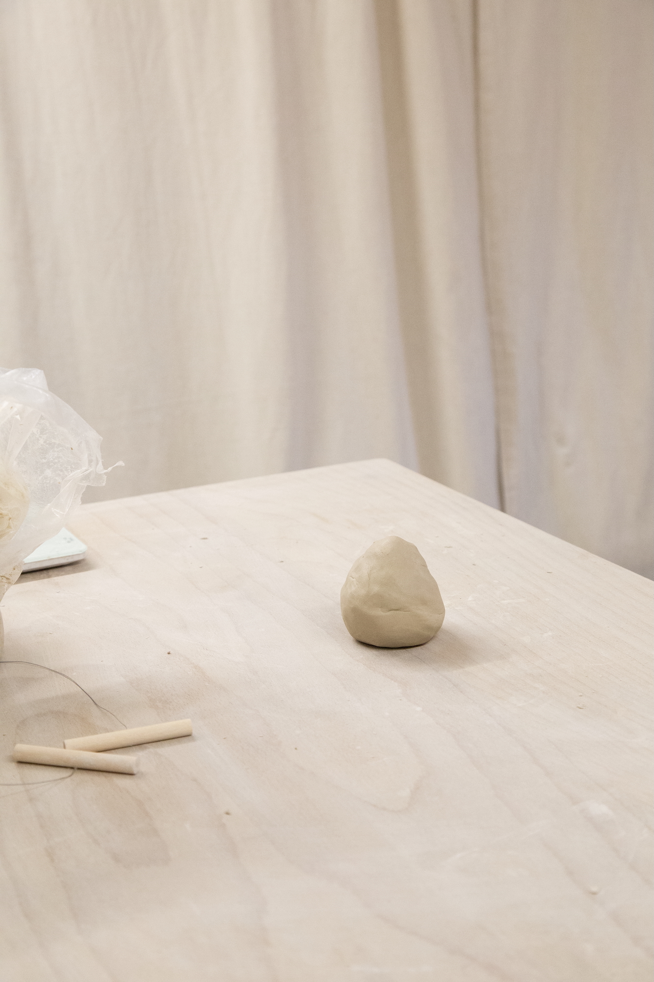 Töpfern in Aalen – Teilnehmer drehen Keramik an der Drehscheibe